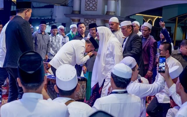 Karawang Bersholawat Bersama Habib Luthfi, Bupati Aep Ajak Sambut Hari Santri