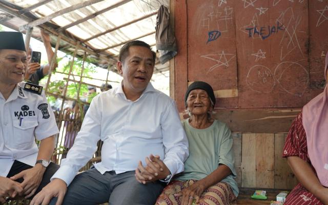 Bupati Aep Tinjau Program Rulahu di Kutagandok, Pastikan Bantuan Tepat Sasaran