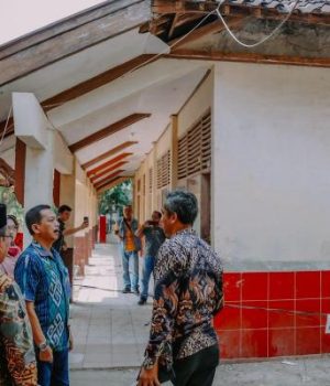 Disdikbud Karawang Tinjau SDN Cicinde Utara II, Perbaikan Ditargetkan Tahun Ini