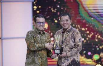 Pemkab Karawang Raih Warta Kota Awards 2026, Aep Syaepuloh Terima Penghargaan Tata Kelola Pemerintahan