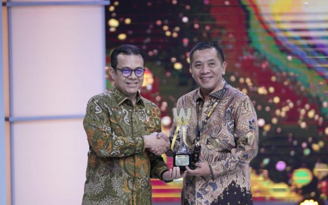 Pemkab Karawang Raih Warta Kota Awards 2026, Aep Syaepuloh Terima Penghargaan Tata Kelola Pemerintahan