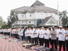 Bupati Aep Ikuti Salat Istisqa di Karawang, Berharap Hujan Segera Turun